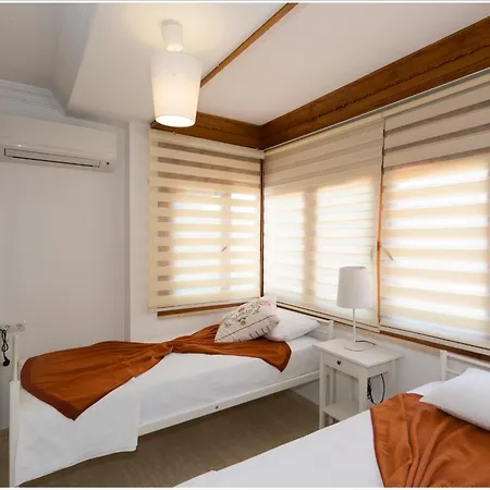 Ayka Hotel *